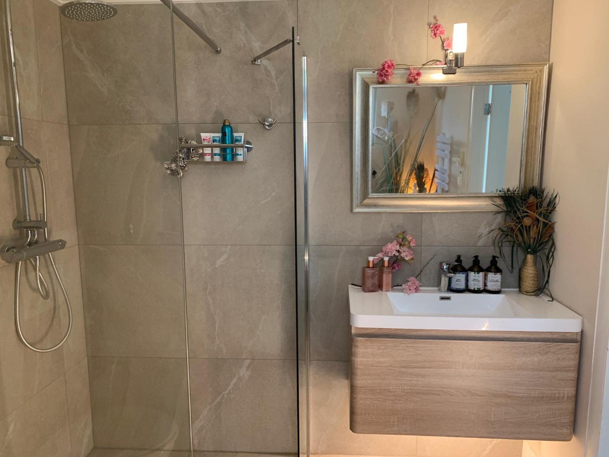 Romantisch Wellness Appartement Met Prive Hottub Sauna Gamesroom Den Ham Buitenkant foto